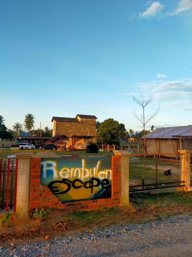 Rembulan Escape - The Red Bowl Villa Kampung Penarik Exterior photo